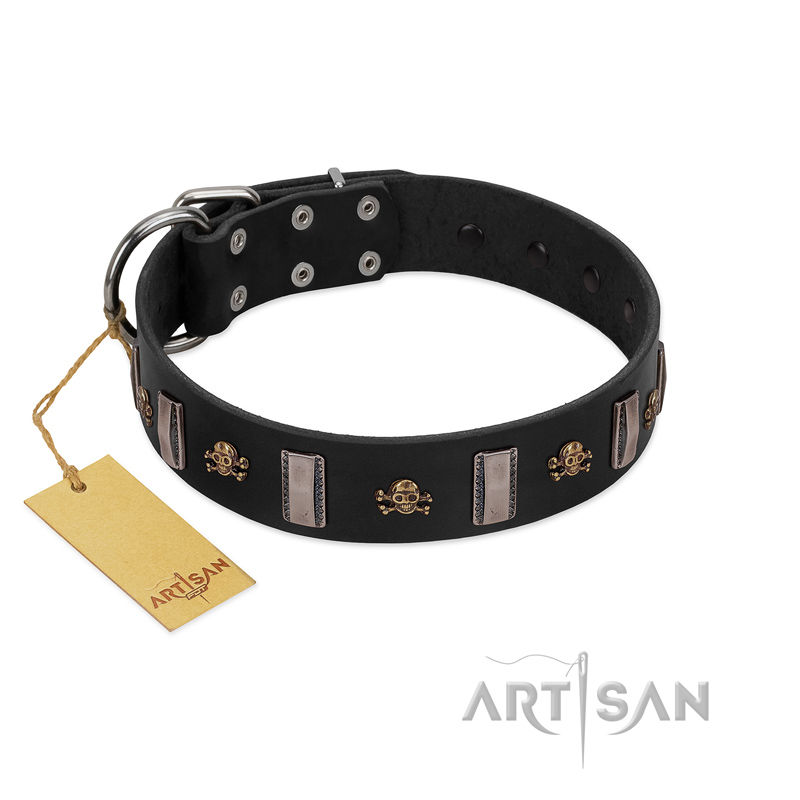 "Pirates' Symbol" Fashionable FDT Artisan Black Leather Doberman Collar with Silver-Like Plates and Gold-Like Skulls